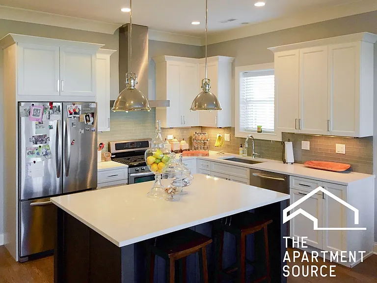 1214 W Oakdale Ave #3 — Photo 2
