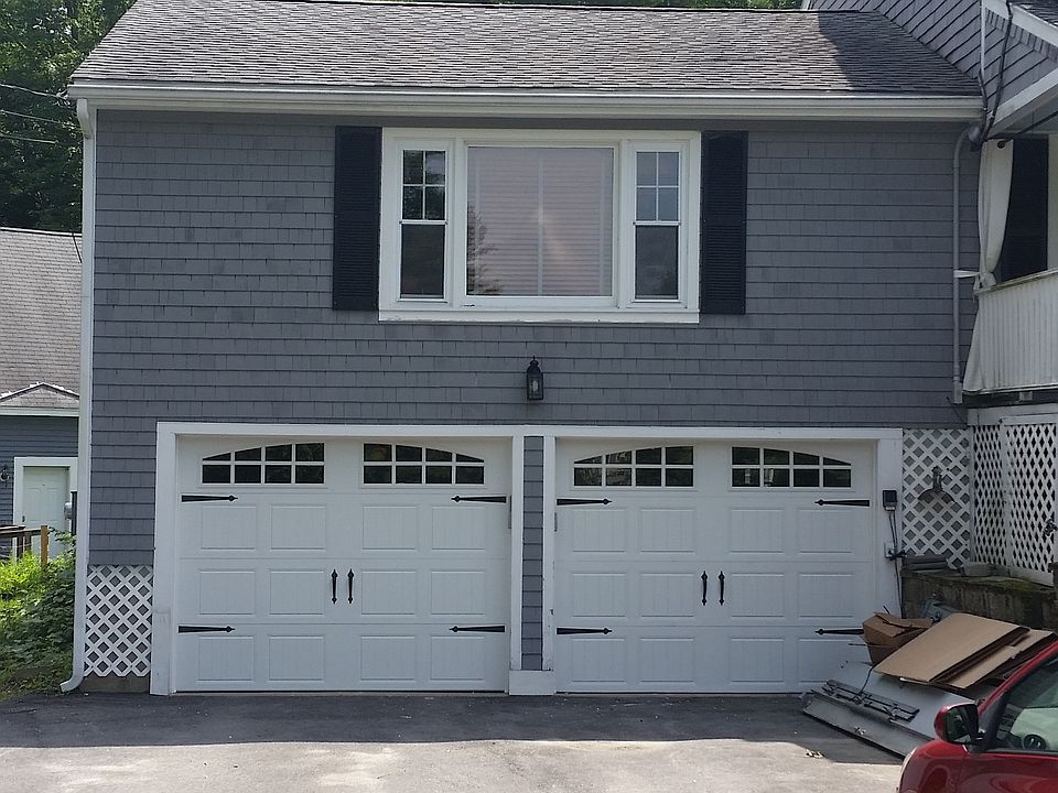 2nd image of 25 Stephanie Dr