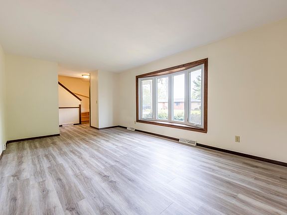 2nd image of 2620 Elizabeth St