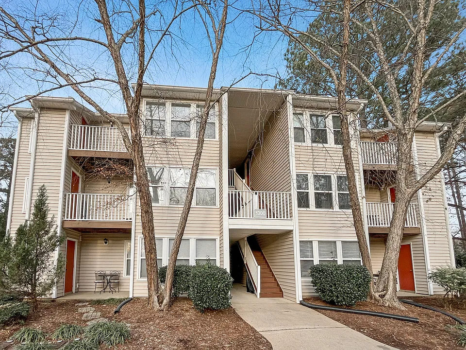 1300 Hillbrow Ln #302