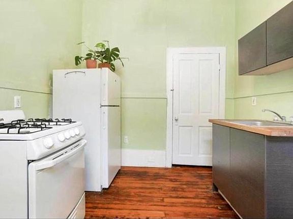 2nd image of 8616 Apricot St #861