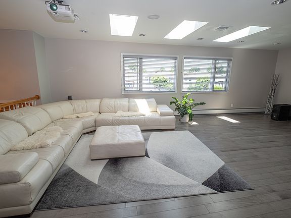 3rd image of 1034 Koelle Blvd #2