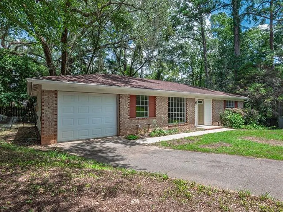 2413 Tree Top Ct