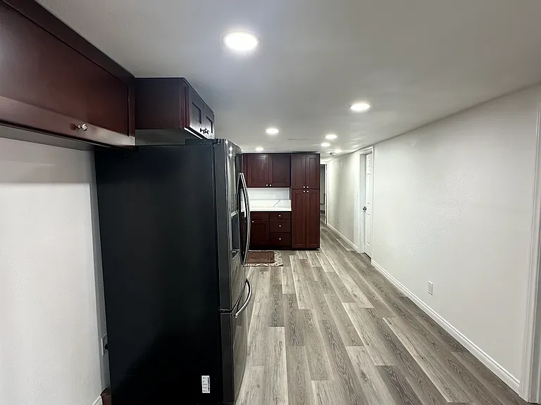 2339 Van Ness Ave #B — Photo 10