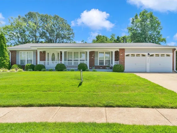 5496 Stonehurst Dr, Saint Louis, MO 63129