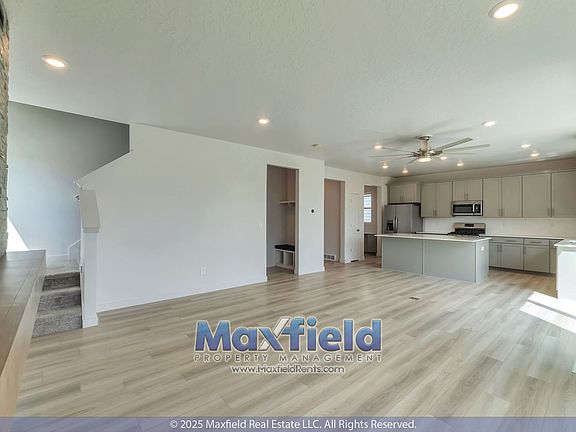4th image of 533 W Flora Dr