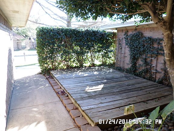 5th image of 10120 Stoneleigh Dr