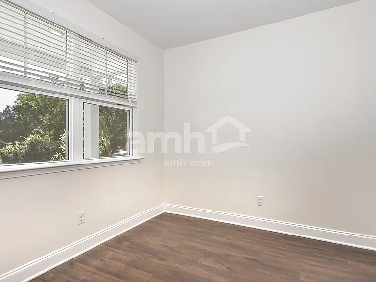 906 Ronnie Rd — Photo 8