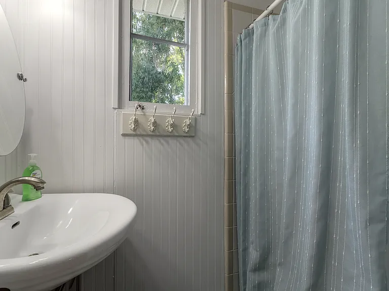 1521 Moravia Ave — Photo 18