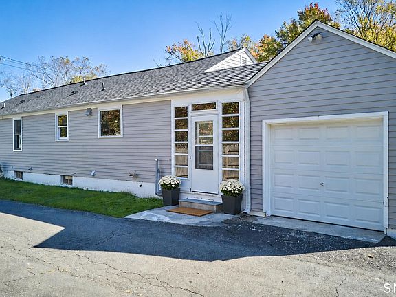 3rd image of 252 Boston Post Road
