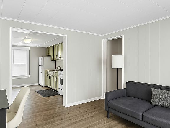 4th image of 1576 Wyandotte Ave #3