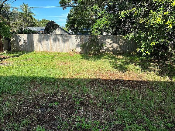 4th image of 1427 NW 3rd Ave #1427