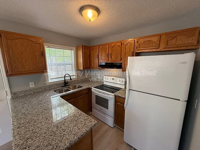 1014 Tuscaloosa St — Photo 3