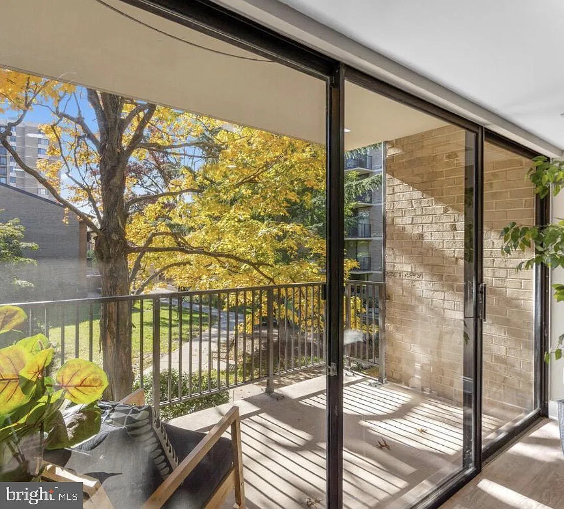 6 Monroe St — Photo 4
