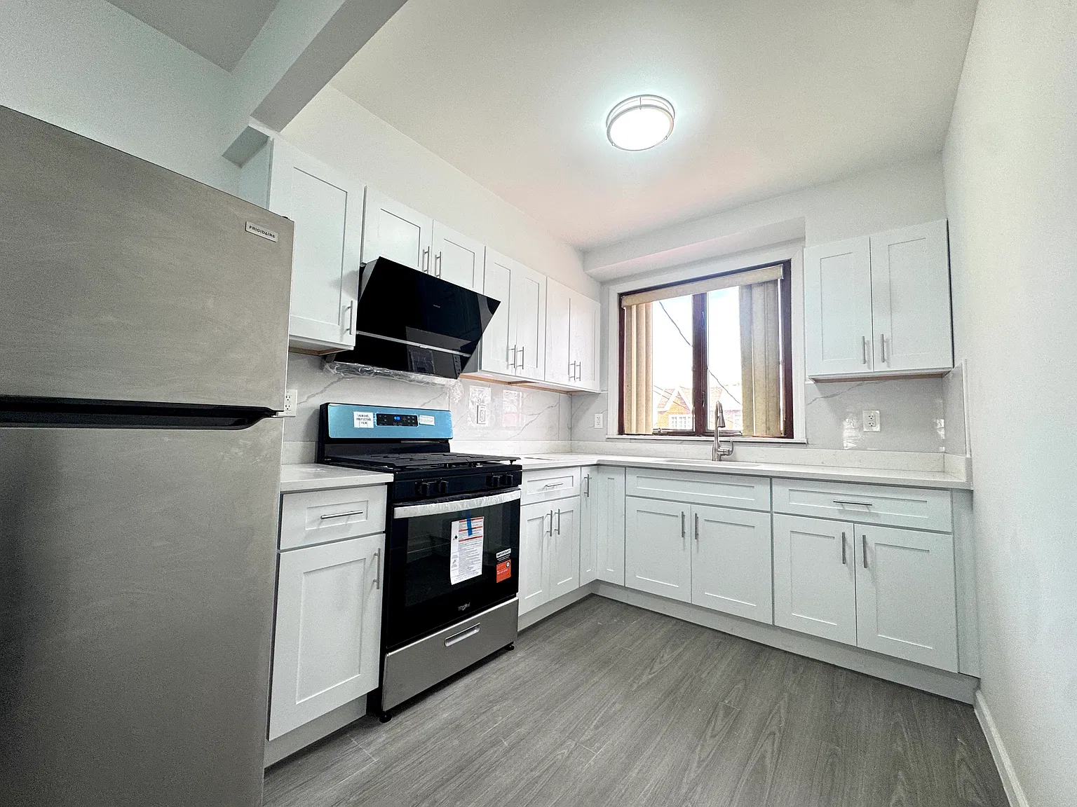 2 bed, 960 sqft, $3,400 — Photo 4