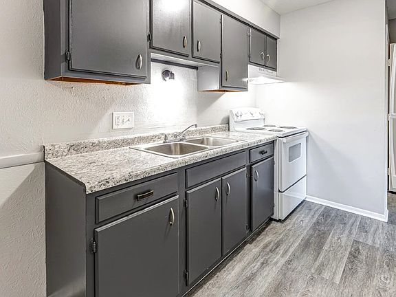 5th image of 3401 W Alexis Rd #2