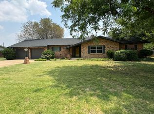 1408 Amarillo St, Plainview, TX 79072
