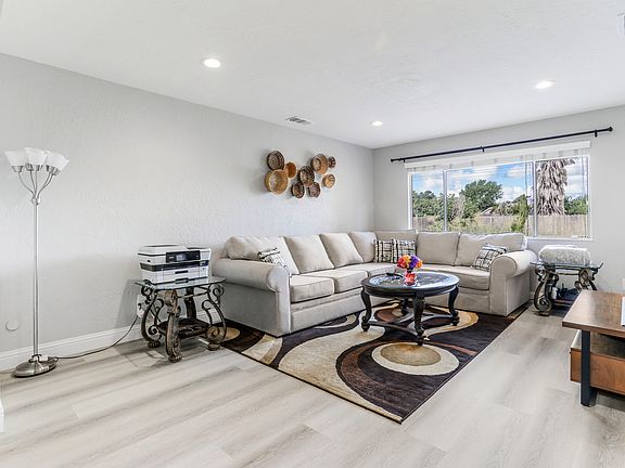 3rd image of 3290 Cabrillo Dr