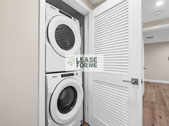 4th image of 848 S Mariposa Ave #504