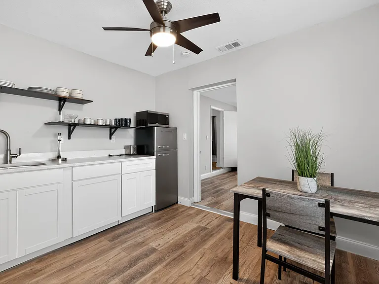 3313 W Leroy St — Photo 21