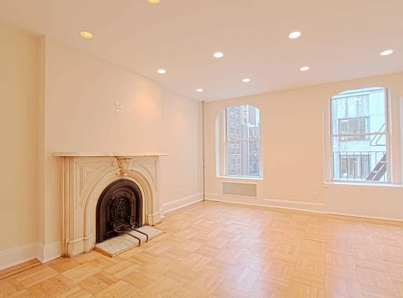 5th image of 315 E 58th St APT 3A