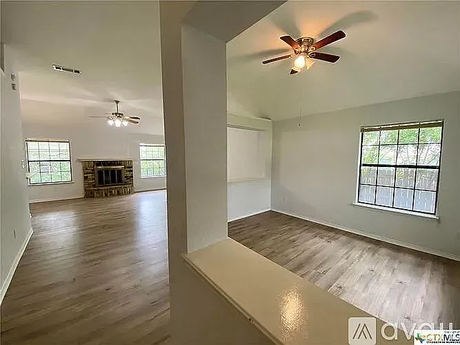 3 bed, 2.0 bath, 1876 sqft, $2,000 — Photo 4