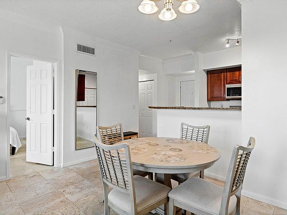 3rd image of 580 S Sapodilla Avenue #302