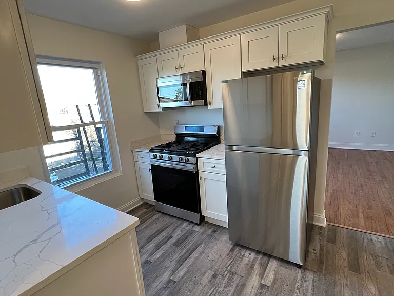 78 Florence Ave #8 — Photo 4
