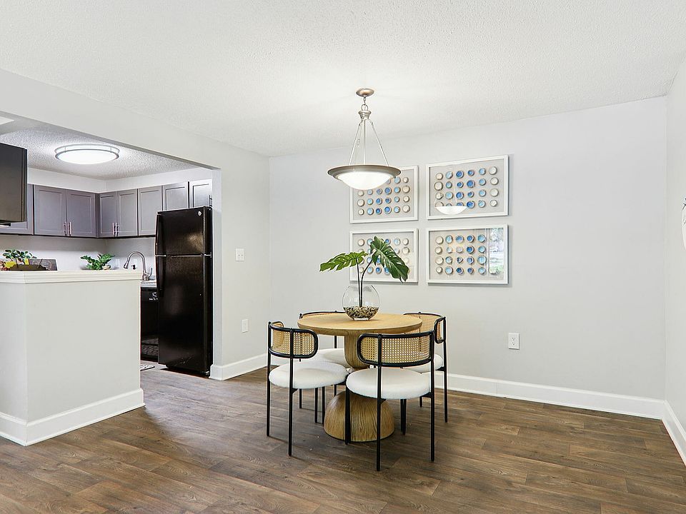 9-web-or-mls-Pinecroft Dr Model unit-009
