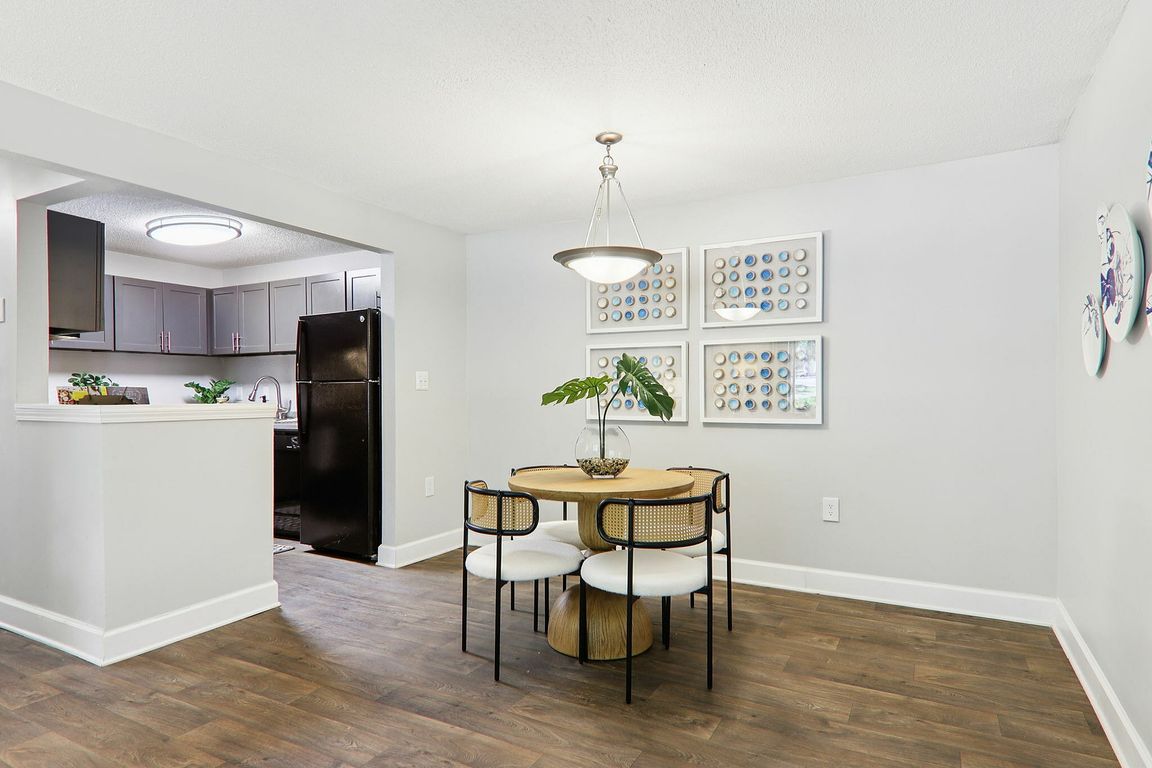 9-web-or-mls-Pinecroft Dr Model unit-009
