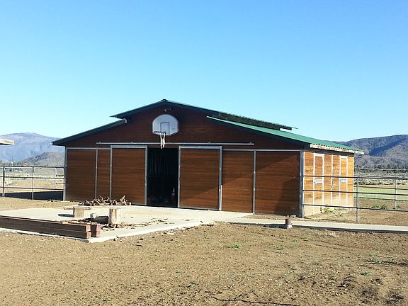 4 stall breezway barn