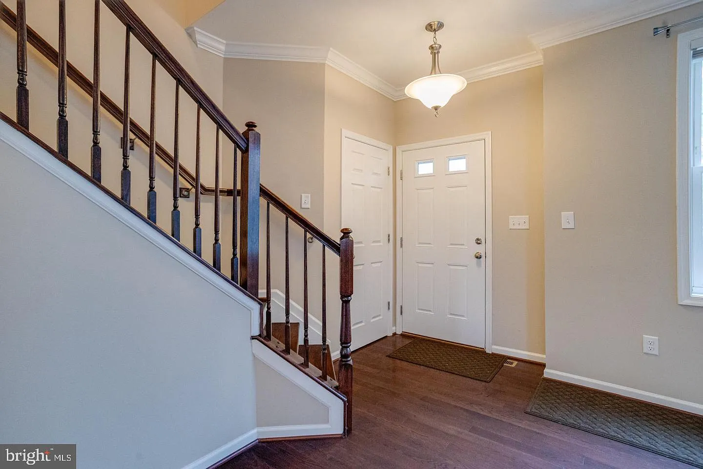 4 bed, 4.0 bath, 1996 sqft, $3,800 — Photo 4
