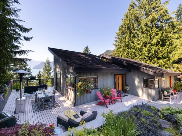 120 Mountain Dr, Lions Bay, BC V0N 2E0
