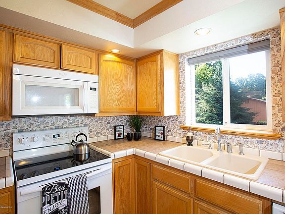 4th image of 3702 Red Bluff Ln