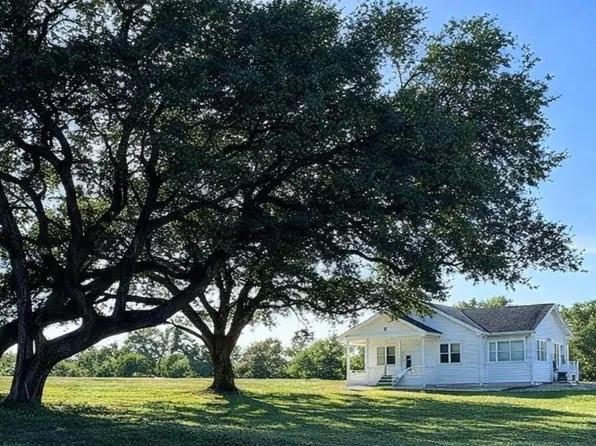 248 County Road 378, Hallettsville, TX 77964