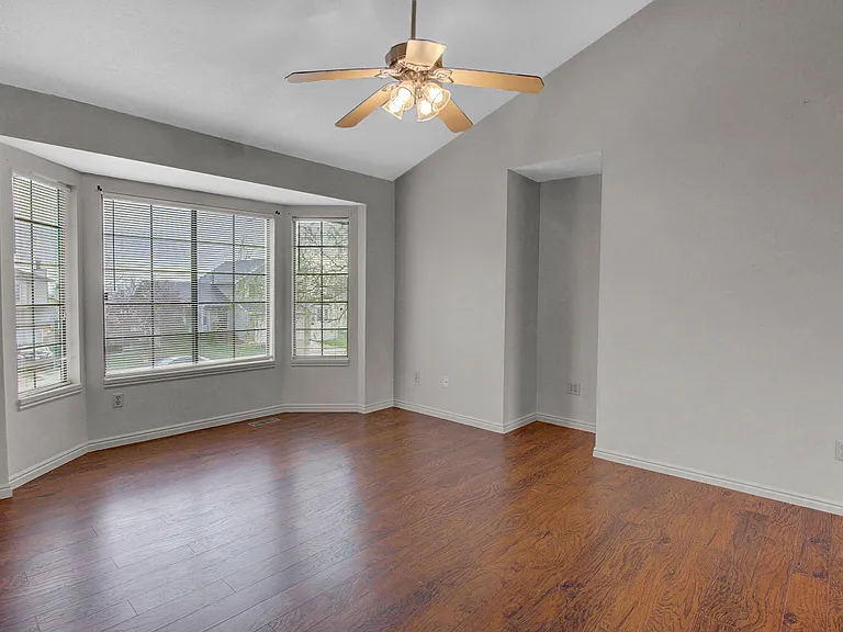 1179 E 2450 N — Photo 2
