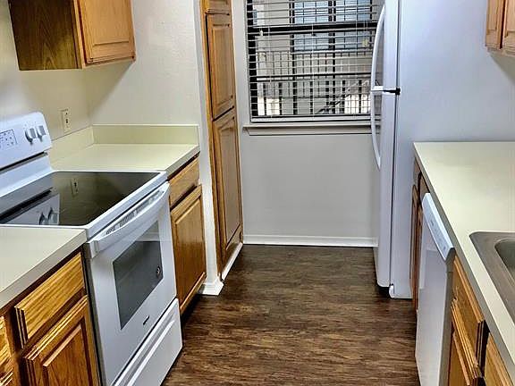 2nd image of 1304 Halsell St APT 206
