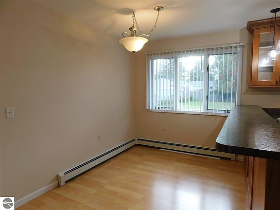 4th image of 617 N 1st Ave