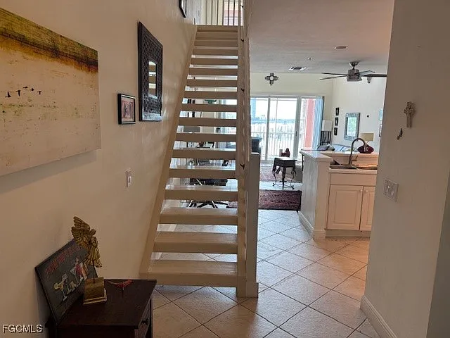 1 bed, 1.5 bath, 885 sqft, $3,200 — Photo 4