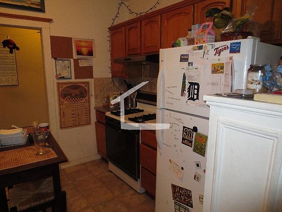 2nd image of 54 Egmont St APT 06