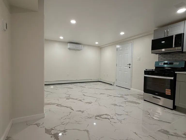 1937 Briggs St #1B — Photo 3