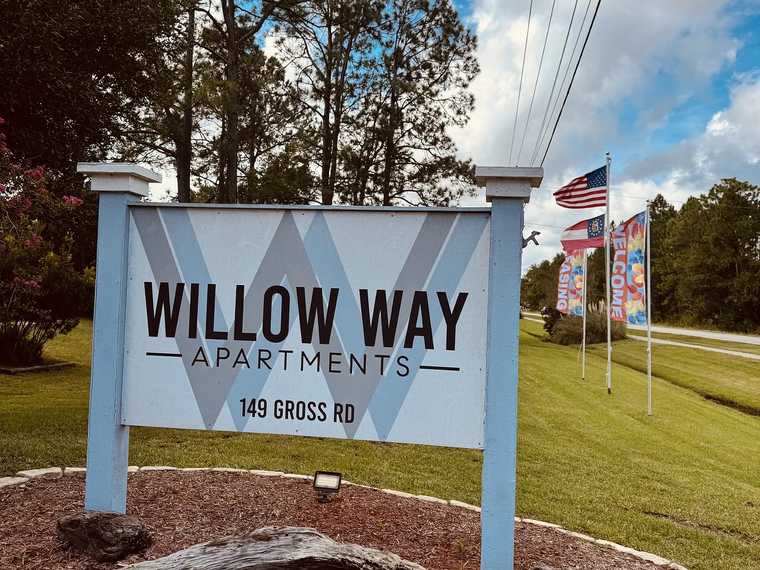 Willow Way Apartments — Photo 1
