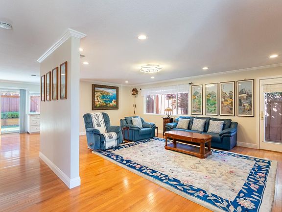3rd image of 1418 Blackstone Ave