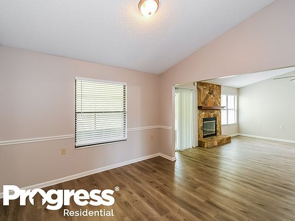 3rd image of 1373 E Rose Hill Dr
