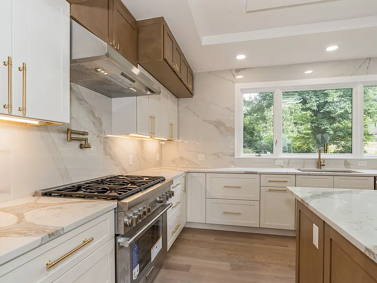 66 E Gramercy Pl — Photo 5