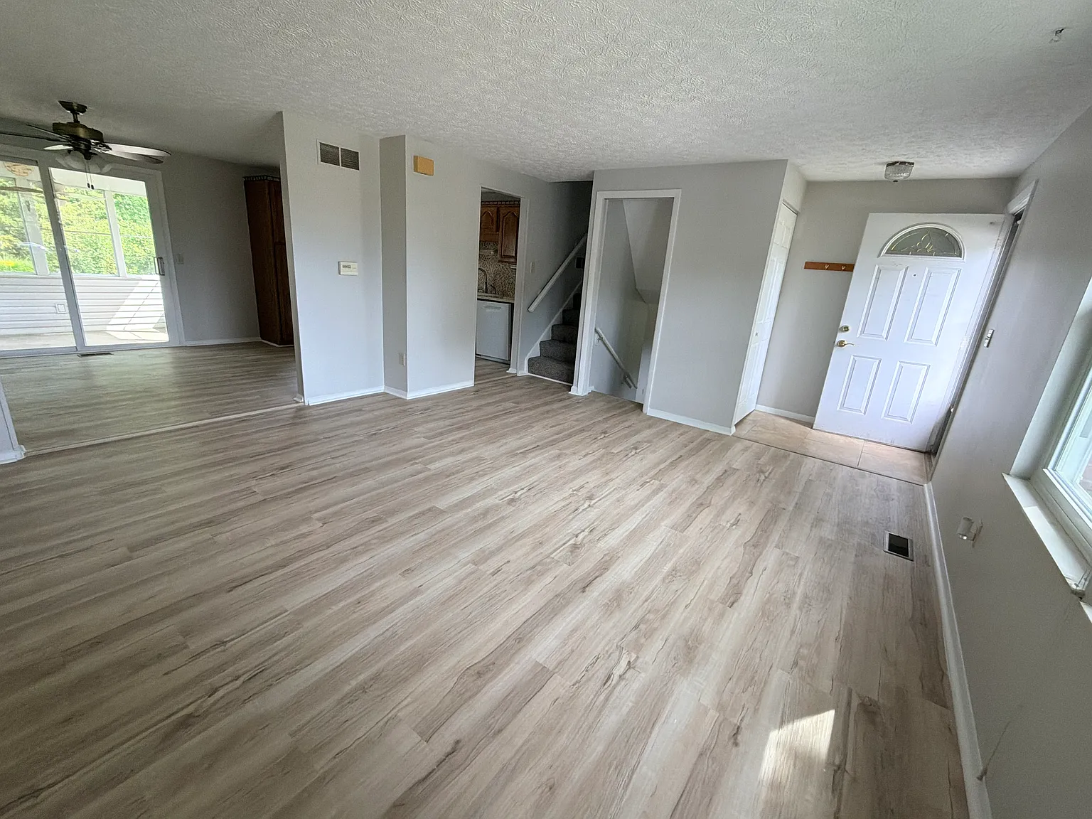 3 bed, 1520 sqft, $2,375 — Photo 2