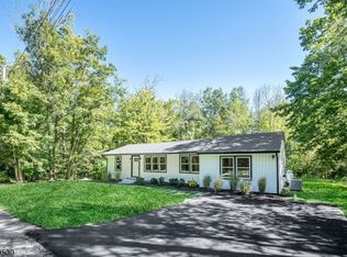 5 Fawn Rd, Highland Lakes, NJ 07422