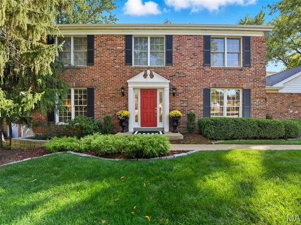 2702 Hillcroft Dr, Chesterfield, MO 63005