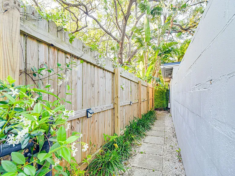 1409 Maple St #ID1546402P — Photo 16