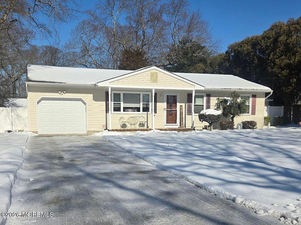 2nd image of 118 Hemlock Drive